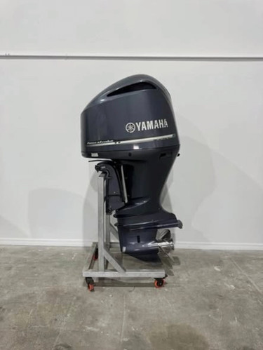 Yamaha Pre Owned F300 4-Stroke Outboard Motor thumbnail 2