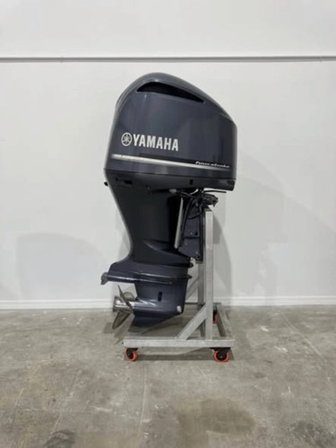 Yamaha Pre Owned F300 4-Stroke Outboard Motor thumbnail 3