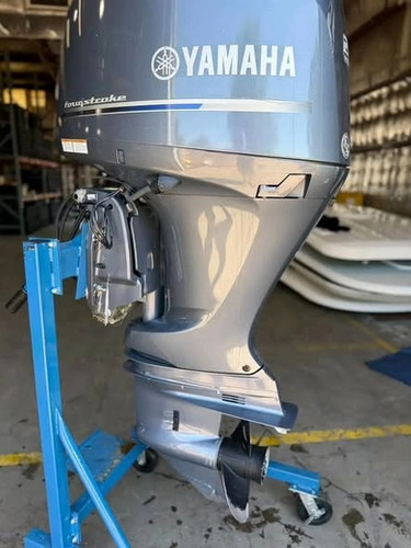 Yamaha Pre-owned F200XB  4 Stroke Outboard Motor thumbnail 2