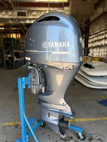 Yamaha Pre-owned F200XB  4 Stroke Outboard Motor thumbnail 3