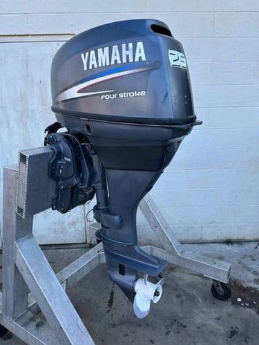 Yamaha Pre Owned 25HP 4-Stroke Outboard Motor thumbnail 4
