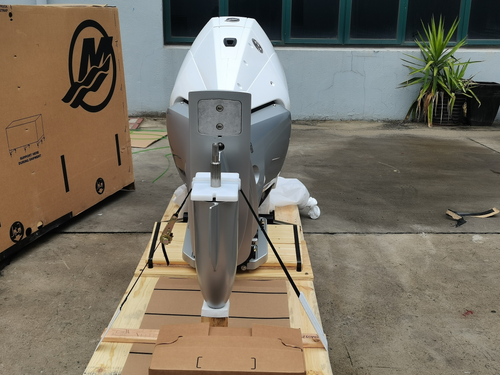 Mercury Verado 300HP V8 Four-Stroke Outboard Motor thumbnail 4